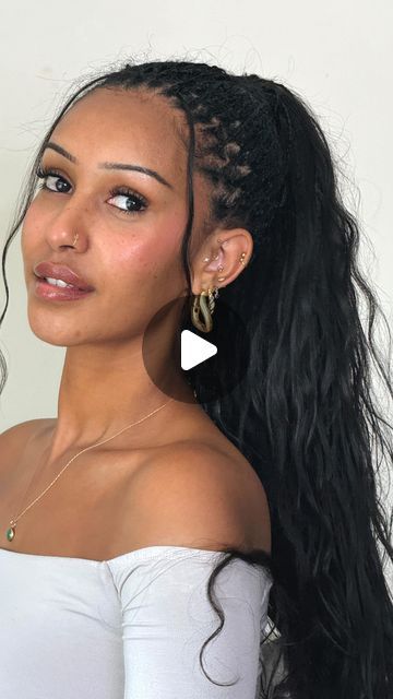 ELSA DESIREE on Instagram: "Styling knotless boho braids tutorial!

Body wave bundles from @ywigs_official" Body Wave Boho Knotless, Boho Braids Body Wave, Body Wave Boho Braids, Body Wave Braids, Women In 60s, Elsa Desiree, Boho Braids Tutorial, Curly Hair Bridal Hairstyles, Knotless Styles