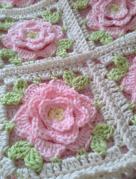 Jardin Style Shabby Chic, Shabby Chic Crochet, Granny Square Häkelanleitung, Motifs Granny Square, Shabby Chic Garden, Shabby Chic Pillows, Confection Au Crochet, Crocheted Blanket, Shabby Chic Pink