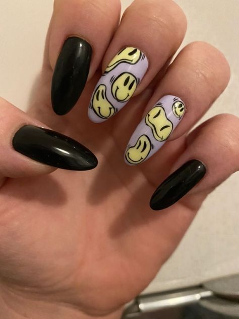 Nails trippy smiley inspiration #nail ideas #naildesign #nailart White Smiley Face Nails, Black And White Smiley Face, Smiley Face Nails, Face Nails, Hippie Nails, Long Nail Designs, Edgy Nails, Grunge Nails, Nail Swag