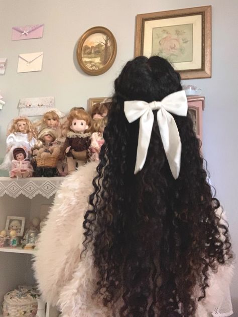 Cute Curly Hairstyles, Bow Hairstyle, Curly Hair Styles Easy, Beautiful Curly Hair, Hairdos For Curly Hair, Princess Hairstyles, Curly Hair Inspiration, Curly Hair Care, Hair Photo