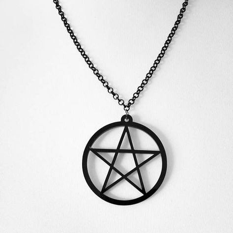 Ridiculous Fashion, Pagan Pentagram, Goth Necklaces, Gothic Mode, Pagan Necklace, Gothic Jewellery, Goth Witch, Pentagram Necklace, Goth Accessories