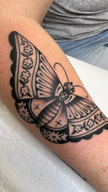 morganhabe on Instagram: "Ornamental butterfly for Hannah! . Thanks for following and I hope everyone has a wonderful holiday! @classictattootx" Neo Traditional Insect Tattoo, Emo Fairy, Aurora Tattoo, Traditional Butterfly Tattoo, Different Tattoos, Sleeves Ideas, Ink Master, S Tattoo, Butterfly Tattoo