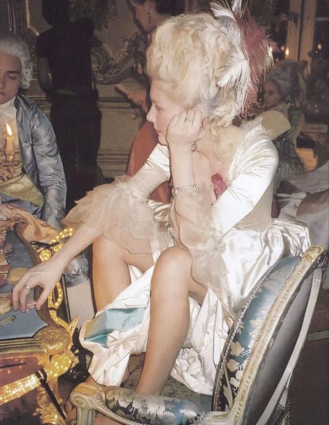 Marie Antoinette hair wig Rose Bertin, Marie Antoinette Aesthetic, Marie Antoinette Movie, Marie Antoinette Party, Sophia Coppola, Marie Antoinette 2006, Under Your Spell, Sofia Coppola, Kirsten Dunst