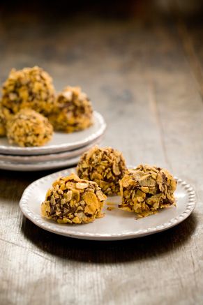 Peanut Butter Balls Chocolate Peanut Butter Balls, Peanut Butter Balls Recipe, Paula Dean, Paula Deen Recipes, Holiday Sweets, Butter Balls, Candy Fudge, Peanut Butter Balls, Peanut Butter Recipes