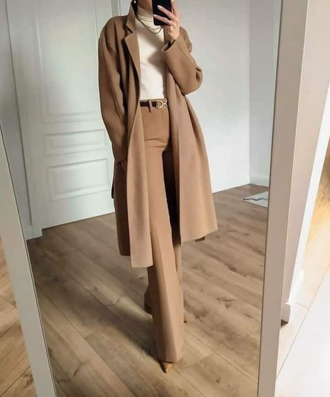 Beige Coat Outfit Classy, Elegant Outfit Casual, Beige Coat Outfit, Brown Coat Outfit, Neutral Winter Outfit, Winter Coat Outfits, Persian Fashion, University Outfit, Party Outfits For Women