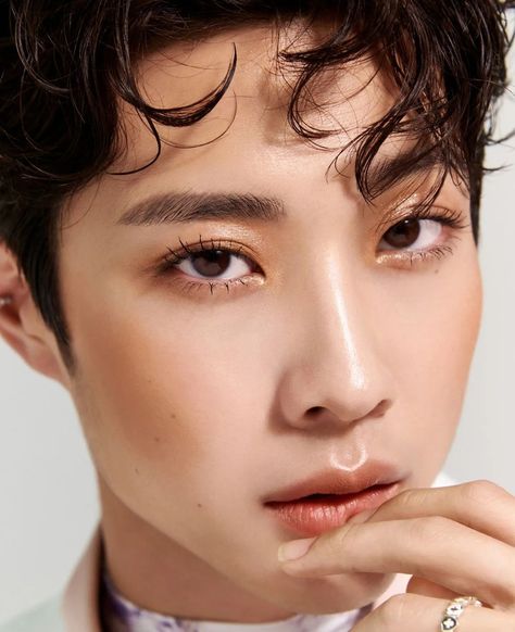 Feminine Makeup For Men, Korean Boy Makeup, Natural Shoot, Lee Jong Won, Romantic Eye Makeup, Embracing Femininity, Lee Jongwon, Boy Makeup, Men Makeup