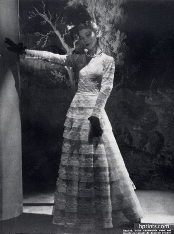 Chanel 1940 Evening Gown, Photo Horst, Embroidery lace Vintage Chanel Dress, 1930's Dresses, 1930 Fashion, Vogue Photo, 1930's Fashion, Mode Chanel, 1930s Dress, Chanel Dress, 30s Fashion