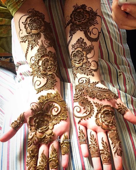 Gulf design layout /💋❤️❤️ Dubai style Dubai Mehendi Designs, Mehndi Designs Finger, Easy Mehndi Designs, Khafif Mehndi Design, Mehndi Designs 2018, Bridal Mehendi Designs Hands, Rose Mehndi Designs, Bridal Henna Designs, Mehndi Design Pictures