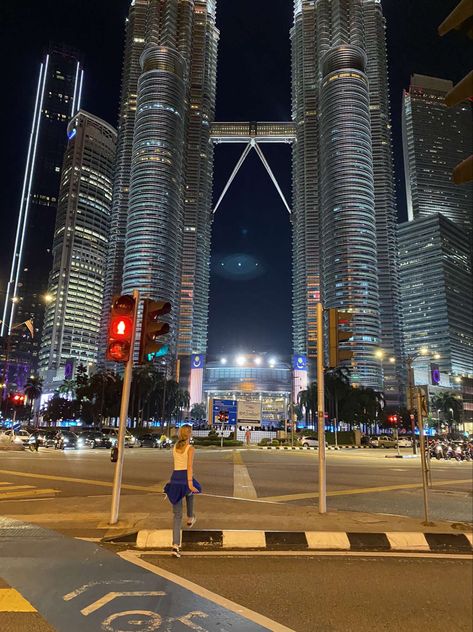 Malaysia Night View, Klcc Aesthetic, Klcc Night View, Kuala Lumpur Night View, Klcc View, Malaysia Aesthetic, Aesthetic To Do List, Malaysia Trip, 2023 Highlights