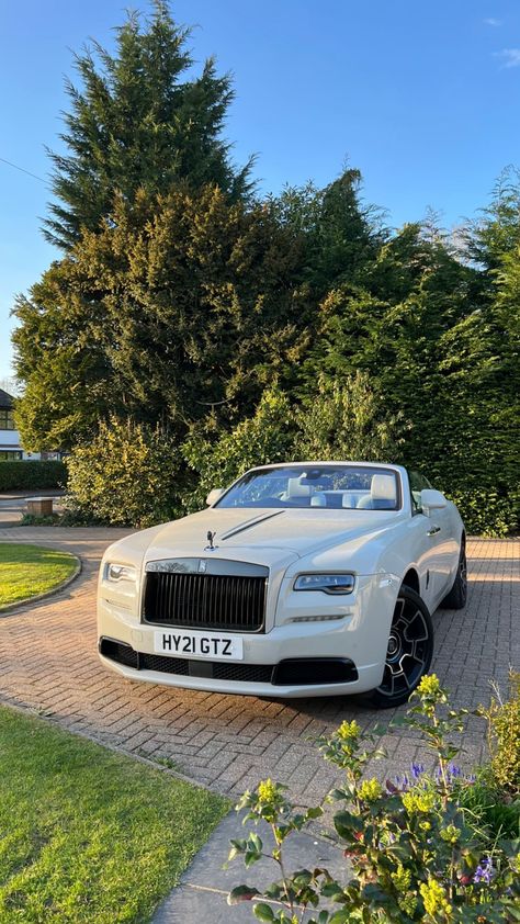 Cars In Garage Aesthetic, Rolls Royce Aesthetic, Old Money Cars, Royce Rolls, White Rolls Royce, Rolls Royce Car, Roll Royce, Tmax Yamaha, Luxurious Cars