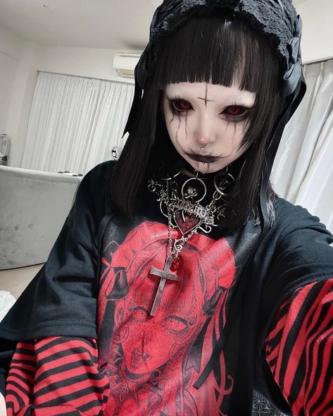 Black And Red Goth Makeup, Yami Kawaii Makeup, Harajuku Makeup, Menhera Fashion, Red Goth, Kawaii Makeup, Yami Kawaii, Dope Makeup, Girl Inspiration