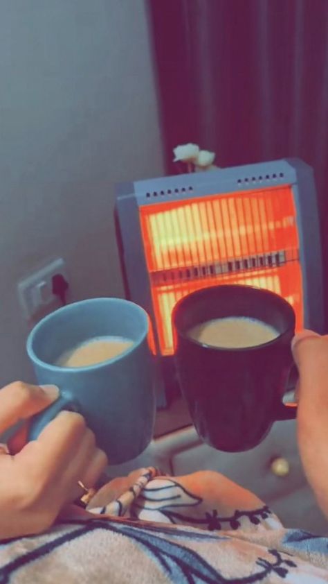 Couple Tea Photography, Heater Snapchat Story, Tea Images Beautiful, Coffee Winter Aesthetic, Winter Snaps Ideas, Heater Snap, Winter Morning Snap, Winter Snap Ideas, Winter Snap Streaks