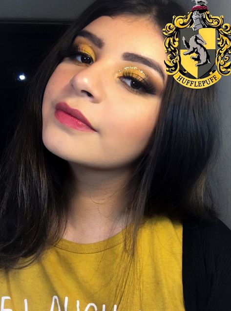 Hufflepuff Inspired Makeup, Harry Potter Makeup Looks Hufflepuff, Harry Potter Inspired Makeup, Hufflepuff Makeup Looks, Hogwarts Makeup, Hufflepuff Makeup, Harry Potter Makeup, Hogwarts Outfits, Harry Potter Halloween