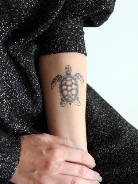 Maori Tattoo Frau, Small Turtle Tattoo, Tortoise Tattoo, Sea Turtle Tattoo, Turtle Tattoo Designs, Realistic Temporary Tattoos, Ship Tattoo, Turtle Tattoo, Real Tattoo