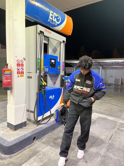 Men Gas Station Photoshoot, Gas Station Photo Ideas, Gas Station Instagram Pictures, Gas Station Aesthetic Photoshoot Men, Gas Station Pics Men, Gas Station Outfits, Pfp Ideas Men, Petrol Station Photoshoot, Clothing Brand Photoshoot Ideas Men