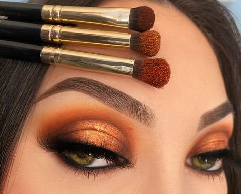 Senior Makeup, Smokey Eye Makeup Steps, Fall Eyeshadow Looks, Black Smokey Eye Makeup, Fall Eyeshadow, Fall Makeup Trend, Face Cake, Playful Palette, Eyeshadow Ideas