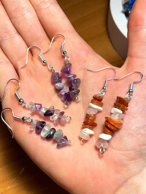 Earing Ideas Aesthetic, Dangle Crystal Earrings, Homemade Dangle Earrings, Crystal Wrapped Earrings, How To Make Dangly Earrings, Diy Hanging Earrings, Crystal Chip Jewelry Ideas, Home Made Earrings Diy, Diy Cute Earrings