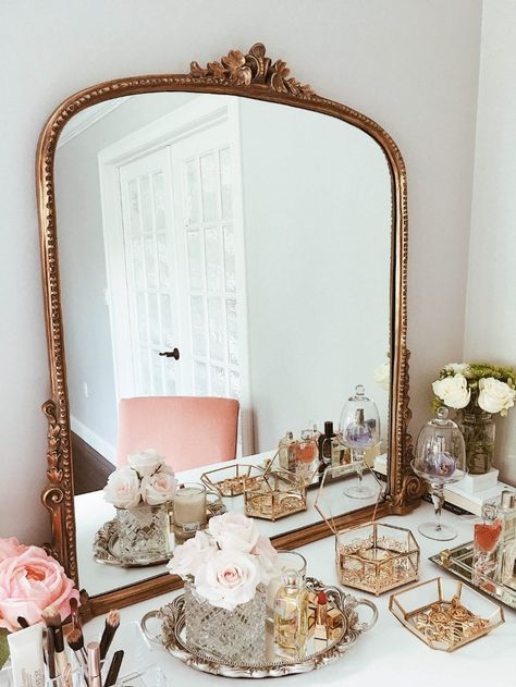 The vanity mirror that every glamorous girl needs. . . — ASHLINA KAPOSTA Parisian Decor Bedroom, Vintage Parisian Decor, Parisian Bedroom Aesthetic, Parisian Chic Decor, Bedroom Parisian, Persian Bedroom, Parisian Bedroom Decor, Parisian Bedroom, Dream Vanity