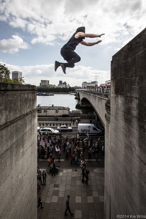 Vegan activist Tim Shieff at the climate march via onreact Parkour Moves, Kickboxing Workout, Dynamic Poses, World Champion, Male Poses, Free Running, Action Poses, Extreme Sports, Parkour