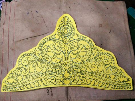 Mukut Design Drawing, Mukut Design, Elephant Indian, Mysore Painting, Painted Elephant, Filigree Tattoo, Buddhist Art Drawing, Decoration For Ganpati, Bridal Necklace Designs