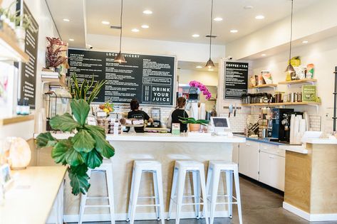 Cold Pressed Juice Bar, Juice Bar Interior, Fuel Bar, Juice Cafe, Juice Bar Design, Juice Store, Herbalife Nutrition Club, Smoothie Shop, Nutrition Club