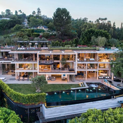 WOW! 😍 Check out this newly listed 25,000 square foot mega mansion located in Bel Air, California. It is owned by developer Ardie Tavangarian who is the founder of Arya Group. It's listed at $88 million  #belair #losangeles #california #homes #mansion #mansions #luxury #lifestyle #architecture #realestate #luxuryrealestate #luxuryhomes #luxuryhome #designinspiration #decor #design #interiorinspo #interior #interiors #interiordecor #interiordecorating #interiordesign #homesoftherich #homedesign Huge Mansions, Bel Air Mansion, Mansion Exterior, Dream Mansion, Mega Mansions, Architectural Projects, Modern Mansion, Mansions Luxury, Luxury Homes Dream Houses