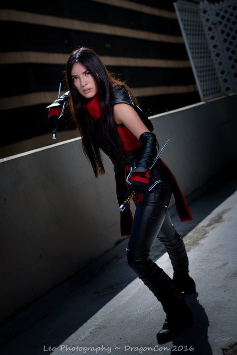 Elektra Costume, Elektra Cosplay, Couple's Costume, Marvel Netflix, Warrior Costume, Techwear Outfits, Awesome Cosplay, Action Pose, Marvel Cosplay