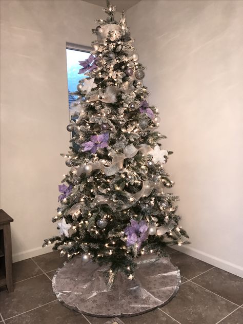 Lavender Christmas tree #Christmas #Glam Purple Christmas Wedding, Lavender Christmas Tree, Purple Christmas Tree Decorations, Lavender Christmas, Purple Christmas Decorations, Glam Christmas Tree, Black Christmas Decorations, Christmas Glam, Christmas Tree Inspo