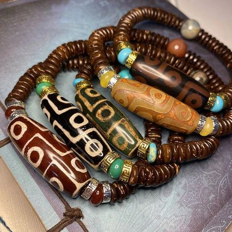 Wealth Bracelet, Clothespin Diy Crafts, Afrocentric Jewelry, African Bracelets, Health And Wealth, Elastic Bracelets, Tibetan Bracelet, Beads Bracelet Design, Mens Beaded Bracelets