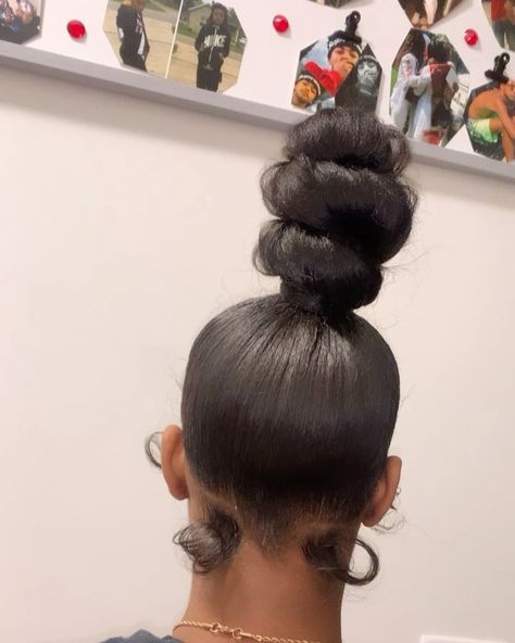 Braid me Beautiful 💇🏽‍♀️ on Instagram: “Top knot🔥🔥” Weave Ponytail Hairstyles, Sleek Ponytail Hairstyles, Dyed Natural Hair, High Bun, Girls Hairstyles Braids, Natural Hair Styles Easy, Hair Ponytail Styles, Dope Hairstyles, Hair Laid