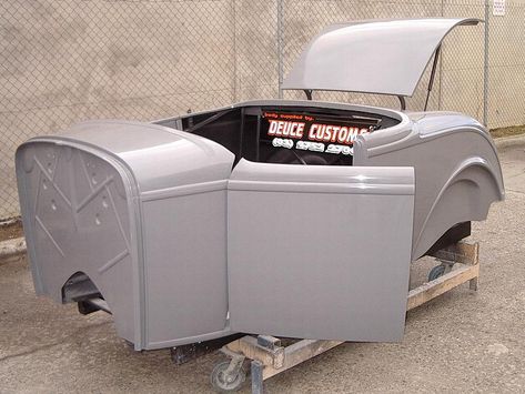 32 Ford roadster fiberglass bodies #3 Cycle Kart, 32 Ford Roadster, 1932 Ford Roadster, Chassis Fabrication, Traditional Style Tattoo, Ford Roadster, Guitar Scales, Car Frames, 32 Ford