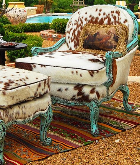 Cowhide Upholstery, Cowhide Chair, Western Furniture, Old Chair, Western Homes, Deco Boheme, Western Home Decor, Cow Hide, Retro Home Decor