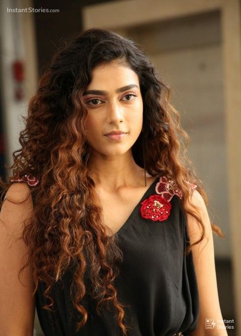 The images are in high quality (1080p, 4k) to download and use them as wallpapers, Whatsapp DP, Whatsapp status, etc. #AakankshaSingh Akanksha Singh, Aakanksha Singh, Bollywood Cinema, Movie Reviews, Alia Bhatt, Latest Pics, Actress Photos, Desi Beauty, Hd Photos