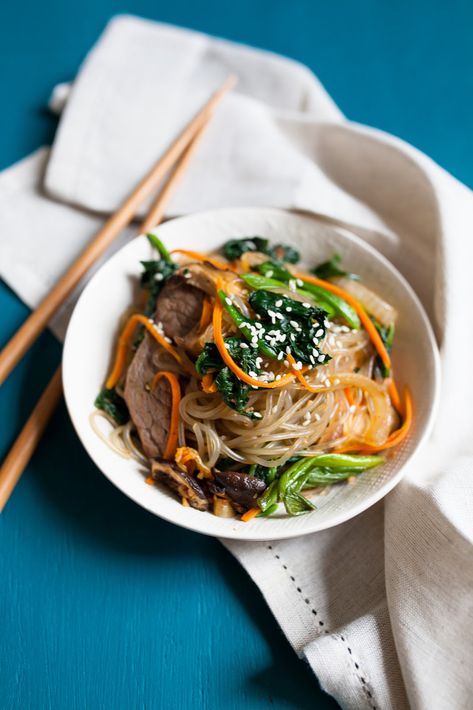 Sweet Potato Stir Fry, Korean Stir Fry, Potato Noodles, Sweet Potato Noodles, Foods With Gluten, Asian Cooking, Sweet Potato Fries, Asian Dishes, Korean Food