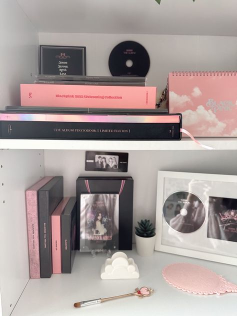 Blackpink Room Aesthetic, Blackpink Album Collection Aesthetic, Blackpink Album Collection, Blackpink Shelf, Blackpink Room, Emily Core, Decorate Room, Kpop Room, Pop Ideas