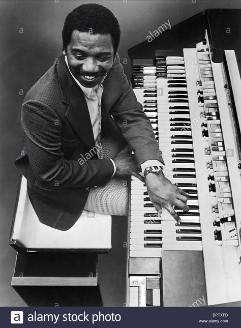 JIMMY SMITH JAZZ MUSICIAN (1956 Stock ... Jazz Artwork, Jimmy Smith, Hammond Organ, Jazz Players, Vinyl Store, Jazz Artists, Jazz Piano, Piano Player, Smooth Jazz