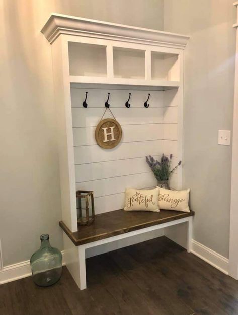 Decoration Ideas For Christmas, Small Mudroom Ideas, Mudroom Remodel, Mudroom Laundry, Mud Room Entry, Mudroom Decor, Mud Rooms, Mudroom Design, Home Decoration Ideas