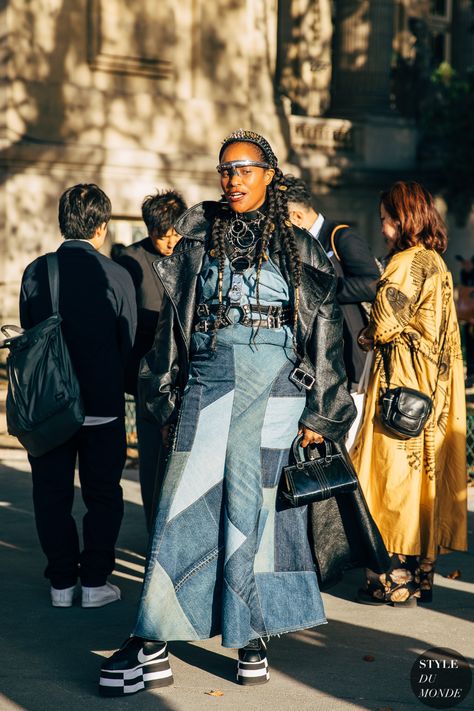 Paris SS 2020 Street Style: Michelle Elie - STYLE DU MONDE | Street Style Street Fashion Photos Michelle Elie Michelle Elie, 2020 Street Style, Reportage Photography, Black Leather Coat, Style Muse, Black And White Sneakers, Street Snap, Streetstyle Fashion, Street Look