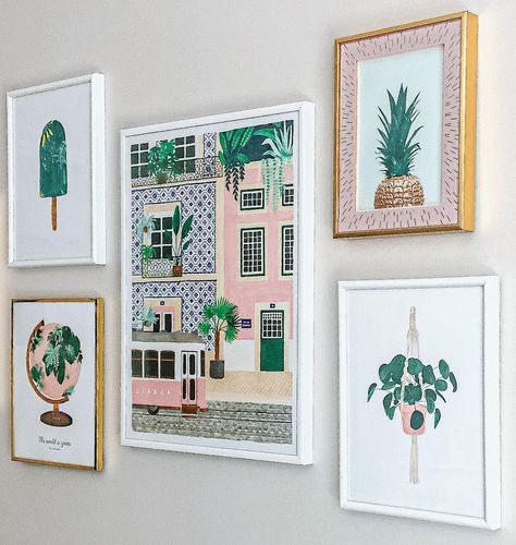 Gallery Wall Pink, Pink Eclectic, Decor Above Couch, Pink Gallery Wall, Botanical Gallery Wall, Gallery Wall Design, Gallery Wall Ideas, Eclectic Gallery Wall, Green Leaf Print