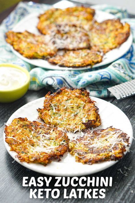 white plate with keto zucchini latkes and text Zucchini Latkes Recipe, Healthy Zucchini Recipes Low Calories, Low Calorie Zucchini Recipes, Latkes Recipe Easy, Zucchini Latkes, Latkes Recipe, Keto Veggies, Zucchini Recipes Healthy, Keto Zucchini