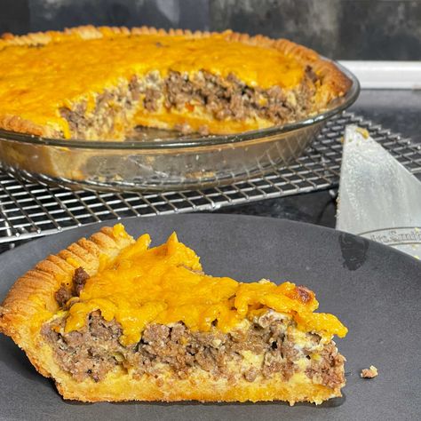 Keto Taco Pie with a Savory Keto Pie Crust | Healthy Ambitions Healthy Mexican Dinner, Keto Taco Pie, Keto Pie Crust, Savory Pie Crust, Taco Pie Recipes, Make Pie Crust, Keto Pies, Mexican Main Dishes, Keto Pie