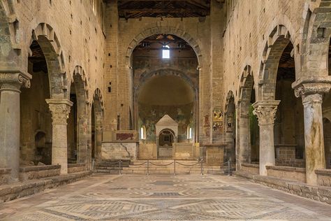 Romeo And Juliet | Film Locations Romeo And Juliet Background, Romeo And Juliet Setting, Romeo And Juliet 1968, Juliet 1968, Juliet Movie, Leonard Whiting, Withnail And I, Hallway Pictures, St Peters Basilica