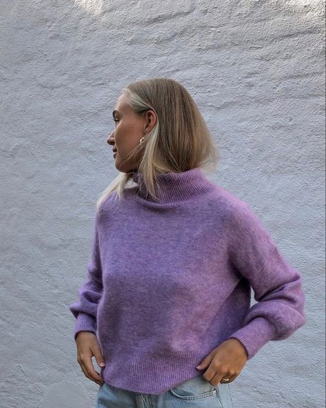 Purple Sweater Outfit Aesthetic, Violet Sweater Outfit, Kaja Isdahl, Purple Sweater Outfit, Aw Style, Fall Knitting Patterns, Work Attire Women, Deep Winter Colors, Scandi Fashion