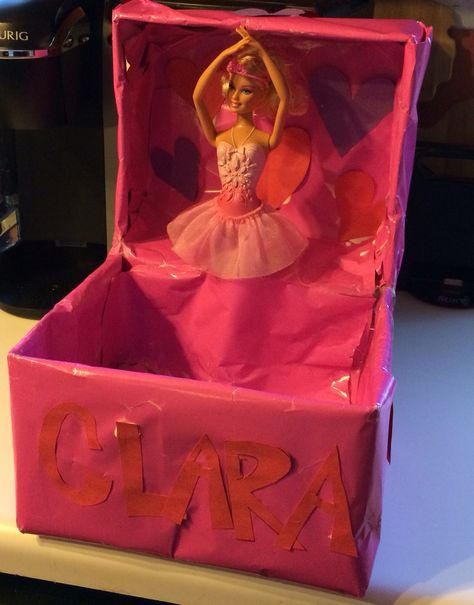 Ballerina jewelry Valentine box! Barbie Valentine Box Ideas For School, Ballerina Valentines Boxes, Purse Valentine Box Ideas, Ballerina Valentines, Jewerly Box Diy, Valentine's Boxes, Valentines Card Holder, Girls Valentines Boxes, Valentine Boxes For School