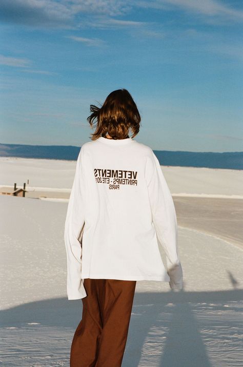 ✔️ Tshirt Editorial, Summer Beach Looks, Fashion Gone Rouge, Fashion Campaign, Beach Look, Instagram Foto, Oversized Sweatshirt, Shirts & Tops, Summer Looks