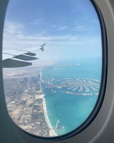 Dubai Flight View, Dubai From Plane, Dubai Flight, The Palm Dubai, Bangladesh Travel, Sea Pictures, Pilots Aviation, Dubai Airport, Holiday Travel Destinations