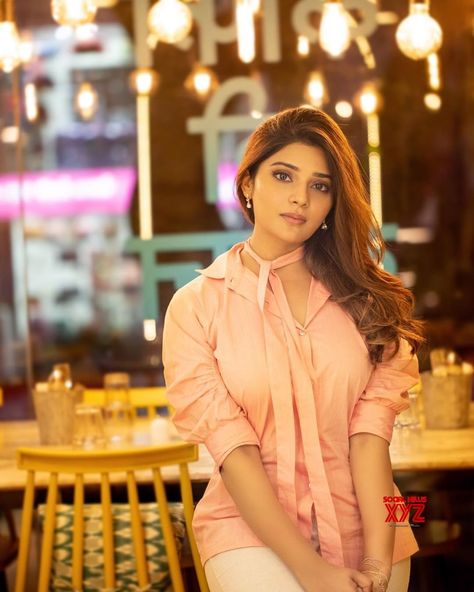 - Actresses, Gallery, Telugu - Social News XYZ The Editor, Beautiful Smile Women, Desi Beauty, Hd Wallpapers, Stylish Girl, Hd Photos, Photo Gallery, Actresses, Wallpapers