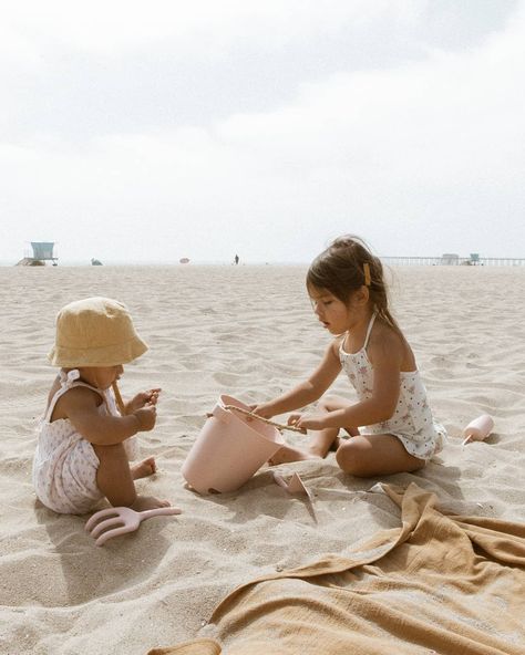 Building A Sandcastle, Kids Beach Toys, The Beach People, Beach Instagram Pictures, Beach People, Family Photoshoot Outfits, Beach Lounge, Baby Swimwear, Beach Shoot