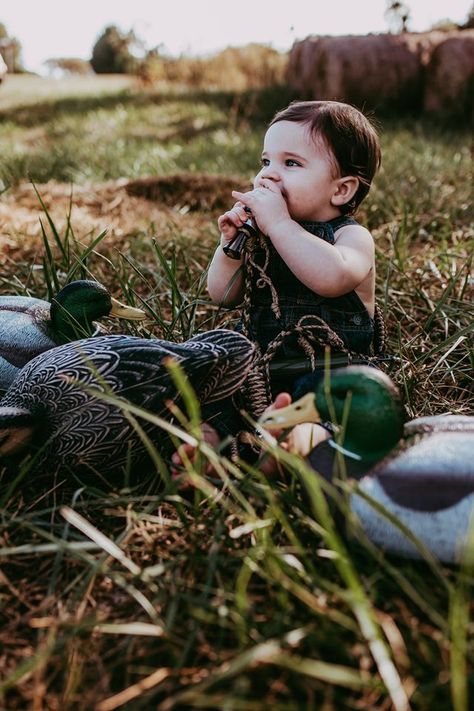 Such a cute set up for first birthday pictures Hunting First Birthday Photoshoot, Duck Hunt First Birthday, Hunting Theme First Birthday Photoshoot, Country First Birthday Pictures, Duck Hunting One Year Pictures, Fishing One Year Old Pictures, One Lucky Duck Birthday Party Hunting, Toddler Duck Hunting Photo Shoot, John Deer Photo Shoot Ideas