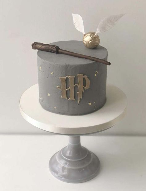 Tort Harry Potter, Harry Potter Theme Cake, Harry Potter Desserts, Gateau Harry Potter, Harry Potter Theme Birthday, Harry Potter Birthday Cake, Cake Celebration, Harry Potter Bday, Harry Potter Theme Party